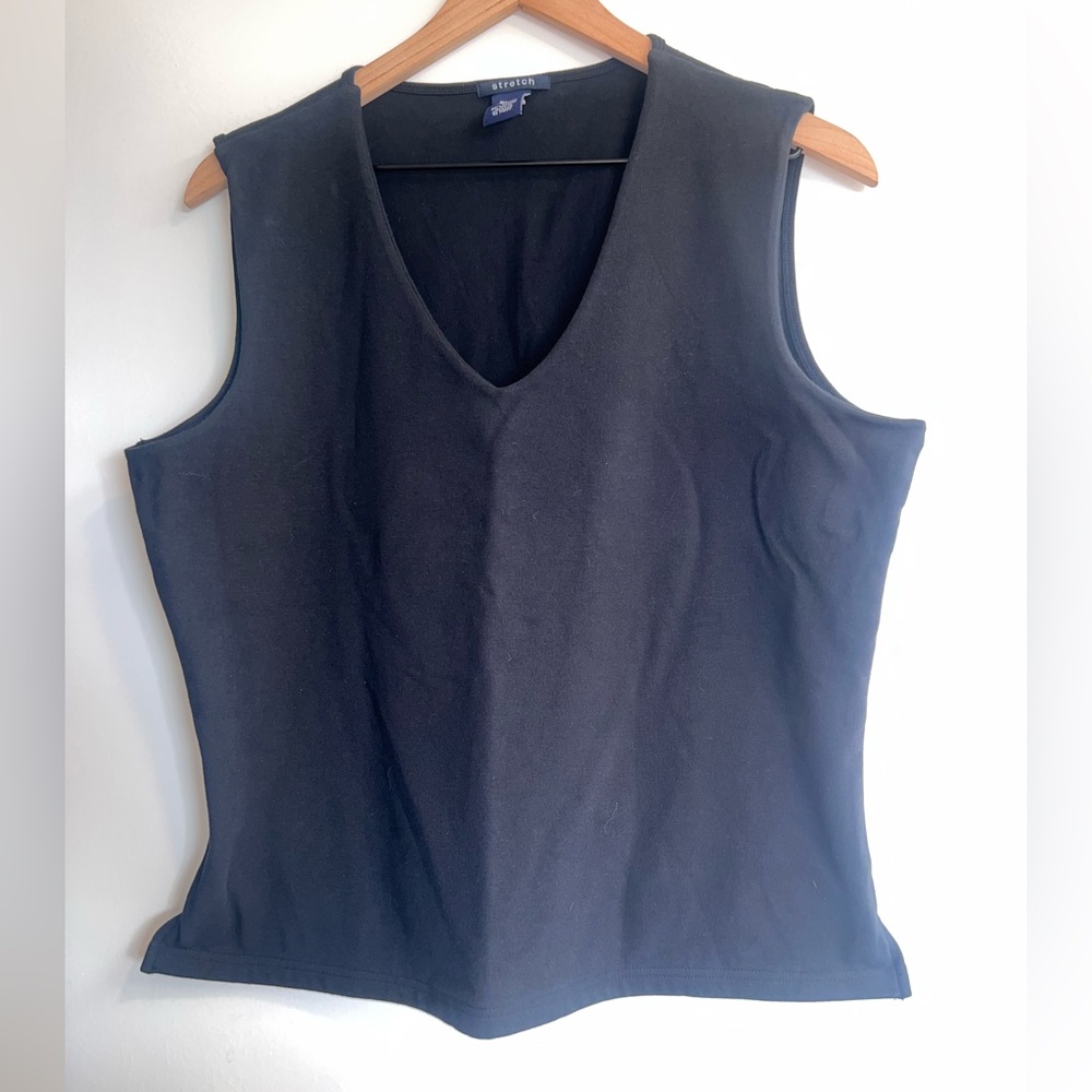 GAP Stretch v neck sleeveless black top, double lined front, 5% spandex size XL